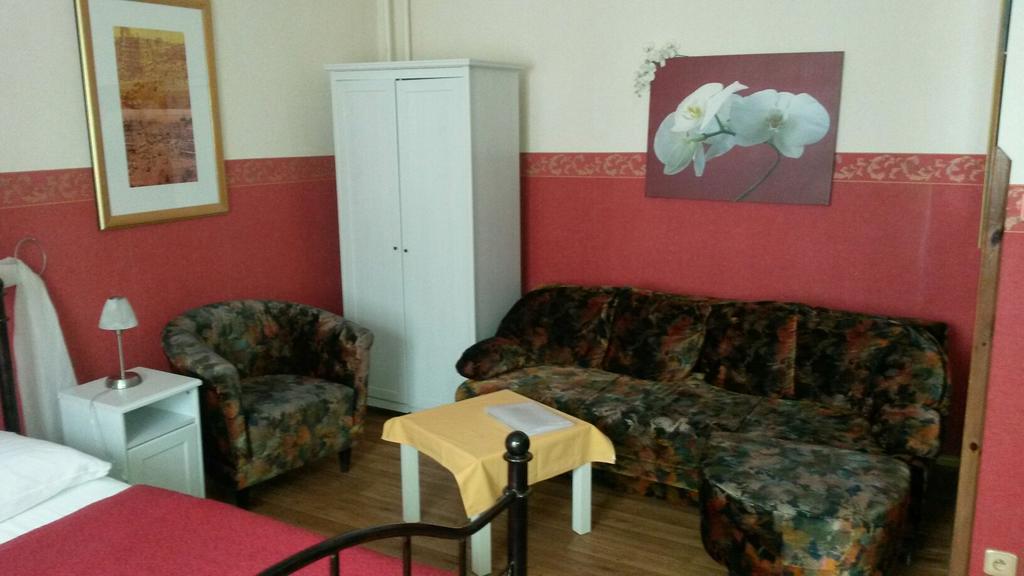 Pension Lucie Прага Экстерьер фото